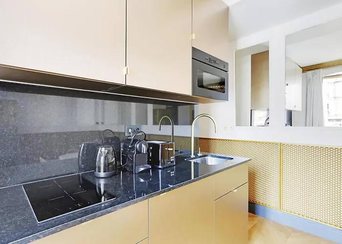 Pick A Flat's In Champs Elysees - Rue Du Colisee * Paris